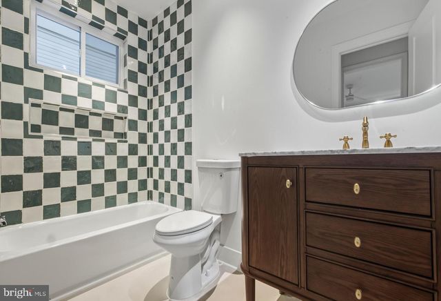 1015 MERRYMOUNT AVE S, Blackwood, NJ 08012