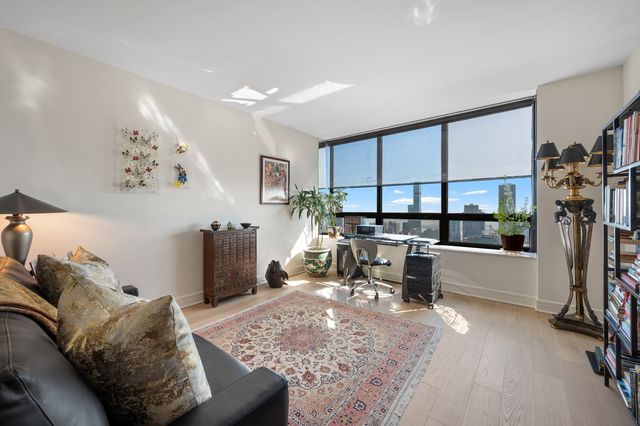 180 E PEARSON Street 6907, Chicago, IL 60611