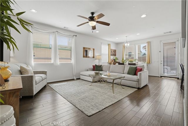 20040 Dampa Lane, Winnetka, CA 91306