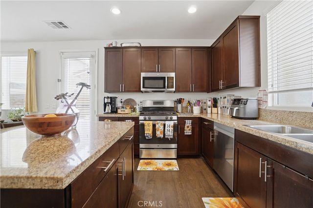 20040 Dampa Lane, Winnetka, CA 91306