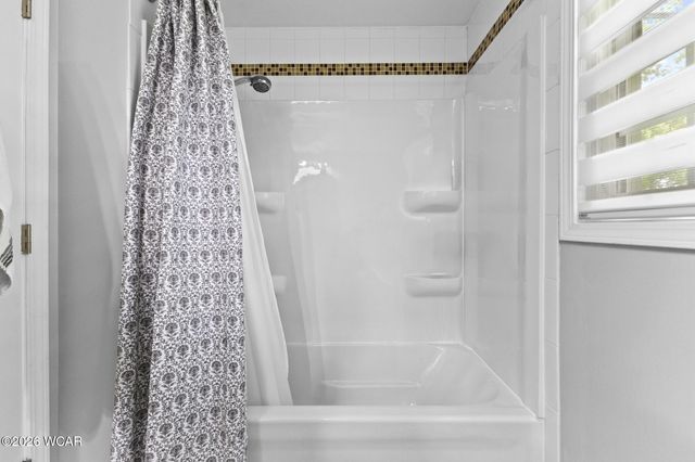 120 Barnsbury Drive, Lima, OH 45804