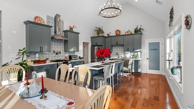 46 Magnolia Dr, Swansea, MA 02777