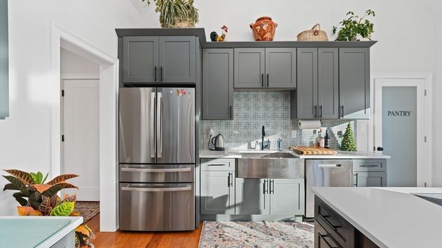 46 Magnolia Dr, Swansea, MA 02777