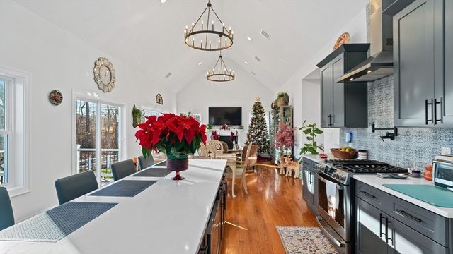 46 Magnolia Dr, Swansea, MA 02777