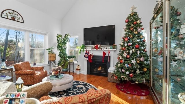 46 Magnolia Dr, Swansea, MA 02777