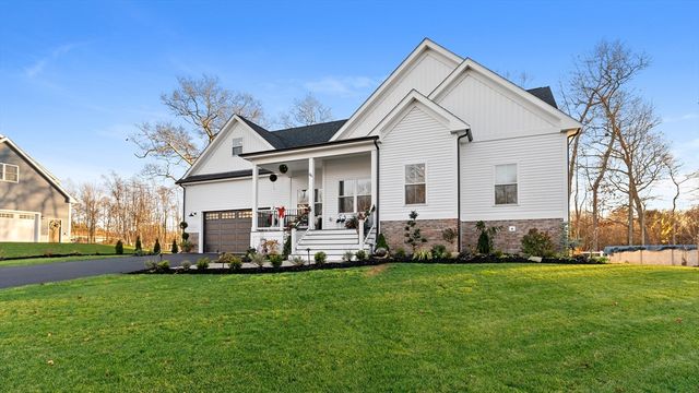 46 Magnolia Dr, Swansea, MA 02777