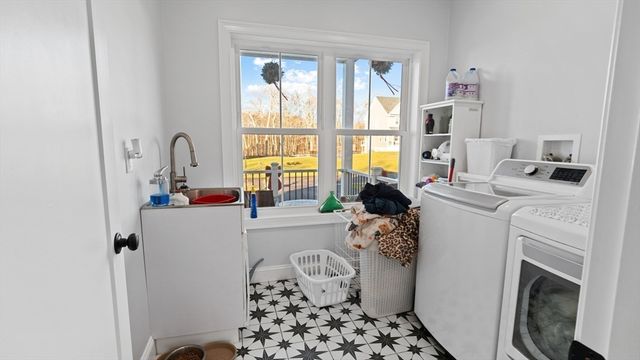 46 Magnolia Dr, Swansea, MA 02777