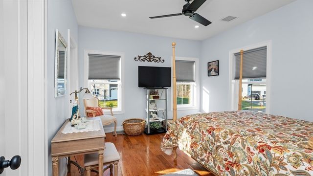 46 Magnolia Dr, Swansea, MA 02777