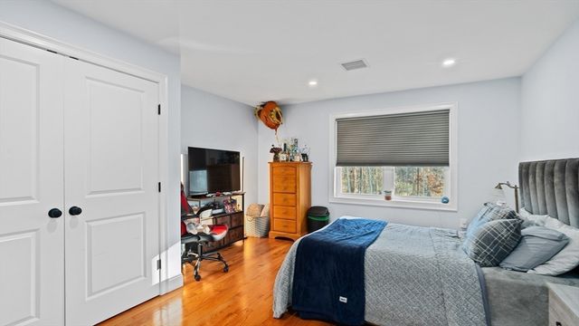 46 Magnolia Dr, Swansea, MA 02777