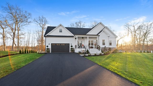 46 Magnolia Dr, Swansea, MA 02777