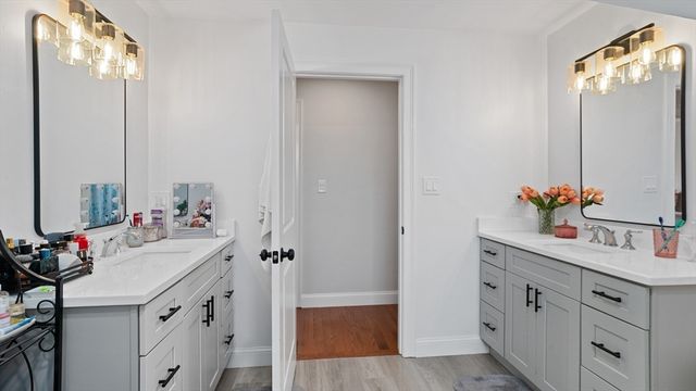 46 Magnolia Dr, Swansea, MA 02777