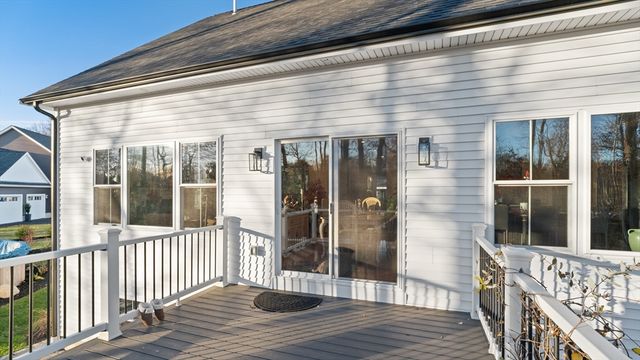 46 Magnolia Dr, Swansea, MA 02777