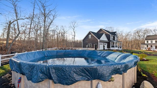 46 Magnolia Dr, Swansea, MA 02777