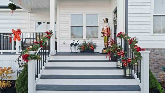 46 Magnolia Dr, Swansea, MA 02777