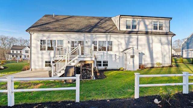 46 Magnolia Dr, Swansea, MA 02777