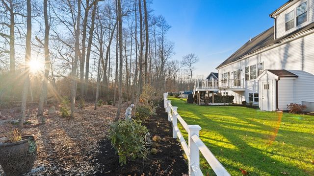 46 Magnolia Dr, Swansea, MA 02777