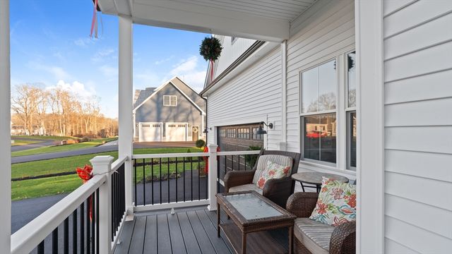 46 Magnolia Dr, Swansea, MA 02777