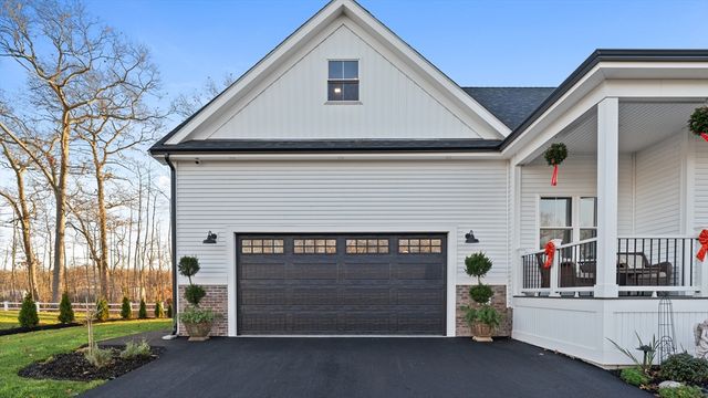 46 Magnolia Dr, Swansea, MA 02777