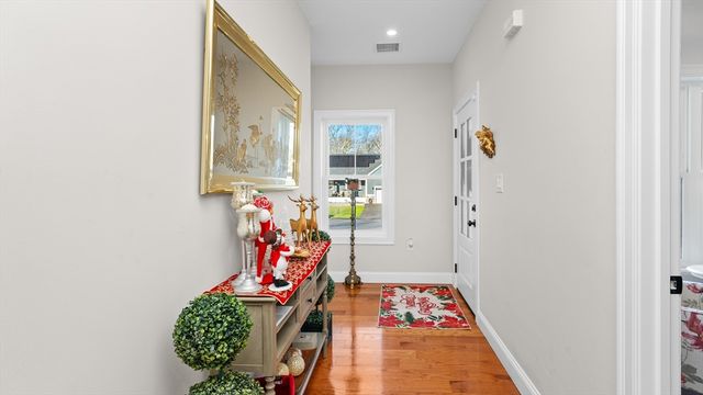 46 Magnolia Dr, Swansea, MA 02777