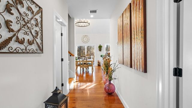 46 Magnolia Dr, Swansea, MA 02777