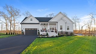 46 Magnolia Dr, Swansea, MA 02777