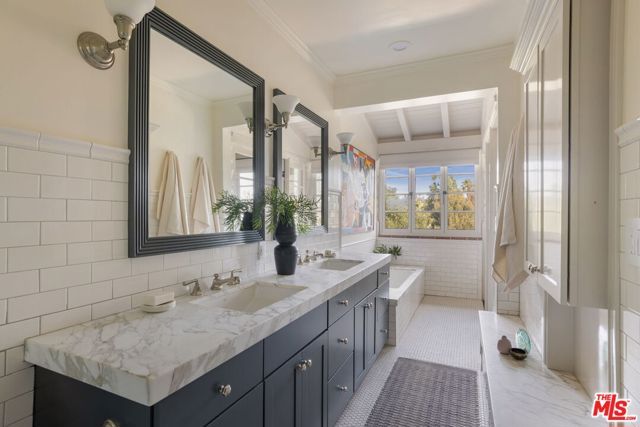 4778 Bonvue Avenue, Los Angeles, CA 90027