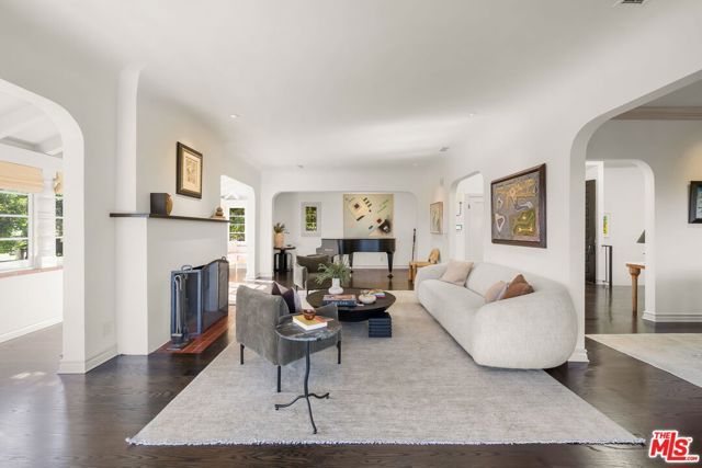 4778 Bonvue Avenue, Los Angeles, CA 90027