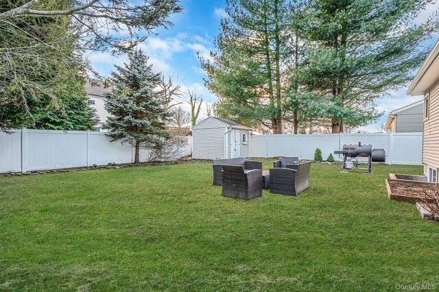 792 Frankford Road, West Babylon, NY 11704