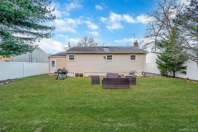 792 Frankford Road, West Babylon, NY 11704