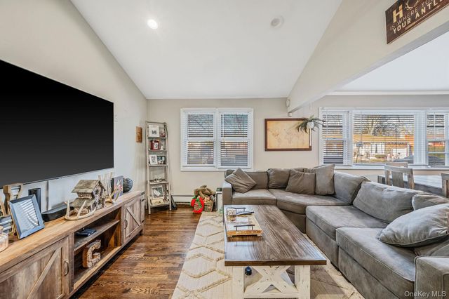 792 Frankford Road, West Babylon, NY 11704