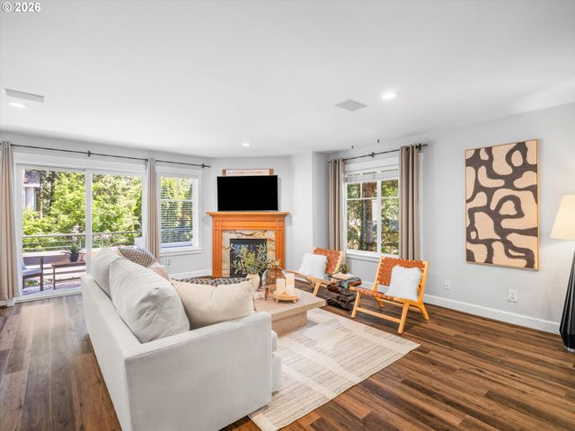4528 LOWER Dr, Lake Oswego, OR 97035