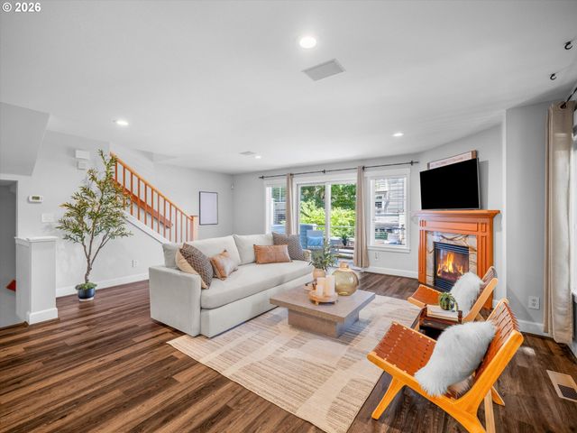 4528 LOWER Dr, Lake Oswego, OR 97035