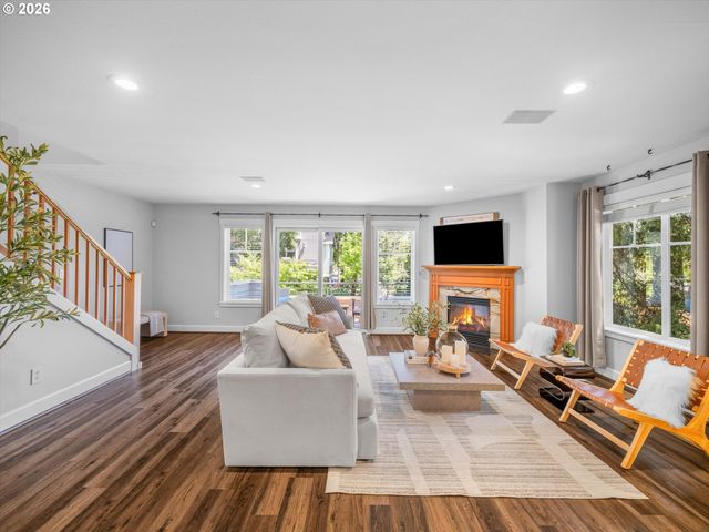 4528 LOWER Dr, Lake Oswego, OR 97035
