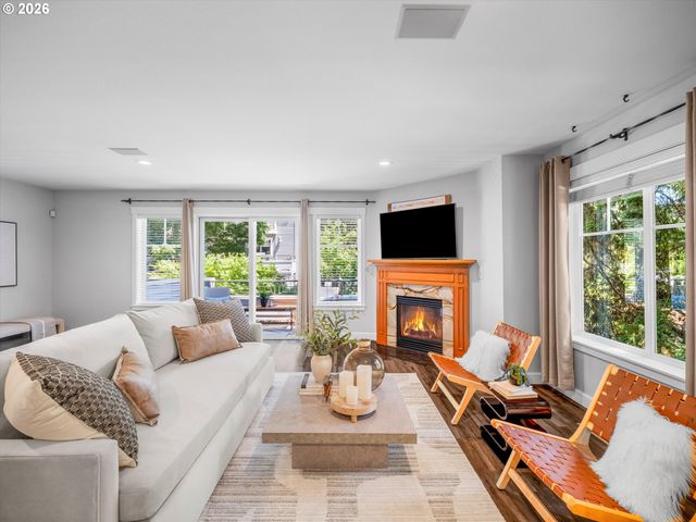 4528 LOWER Dr, Lake Oswego, OR 97035