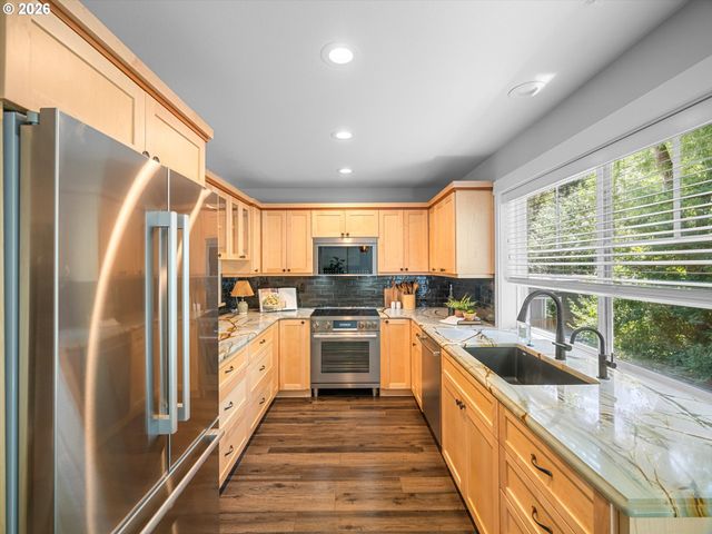 4528 LOWER Dr, Lake Oswego, OR 97035