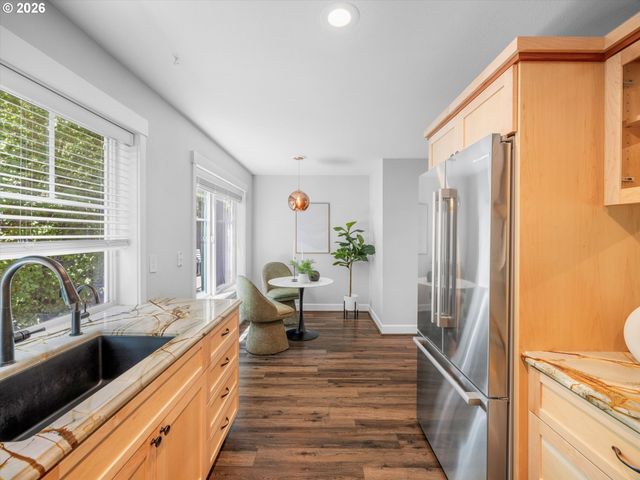 4528 LOWER Dr, Lake Oswego, OR 97035
