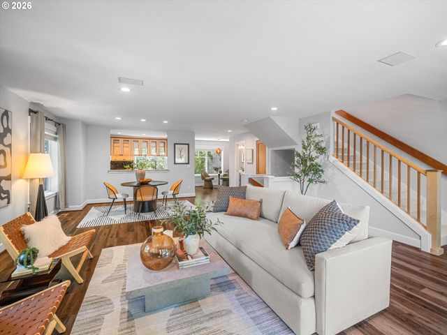 4528 LOWER Dr, Lake Oswego, OR 97035
