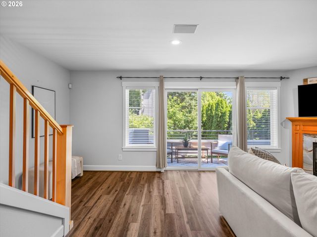 4528 LOWER Dr, Lake Oswego, OR 97035