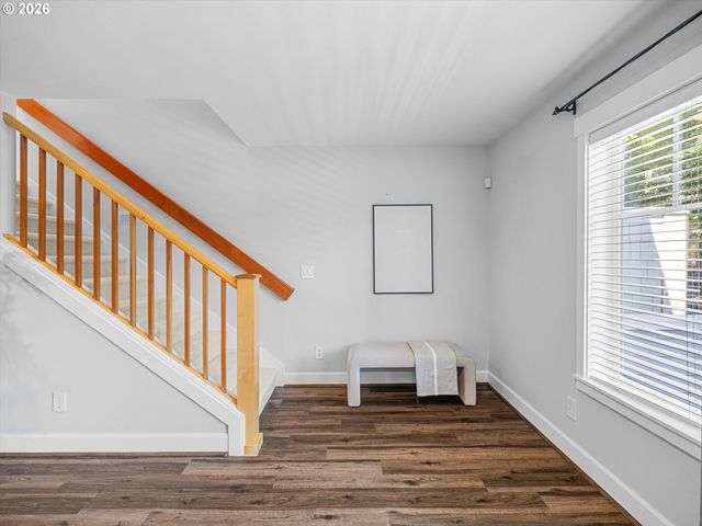 4528 LOWER Dr, Lake Oswego, OR 97035
