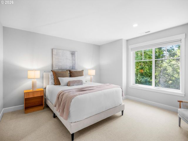 4528 LOWER Dr, Lake Oswego, OR 97035
