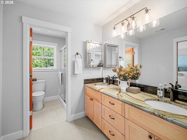 4528 LOWER Dr, Lake Oswego, OR 97035