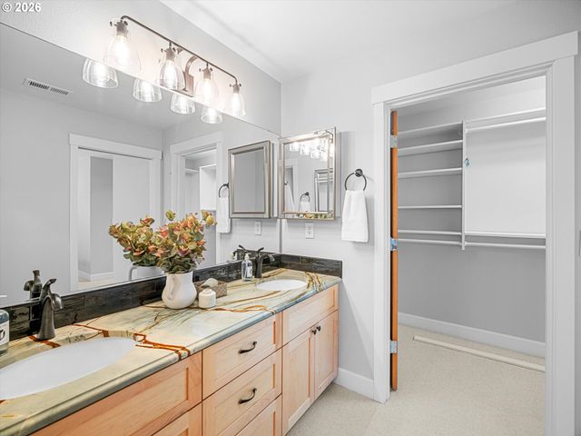 4528 LOWER Dr, Lake Oswego, OR 97035