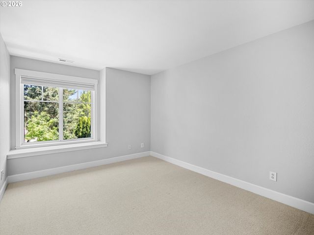 4528 LOWER Dr, Lake Oswego, OR 97035