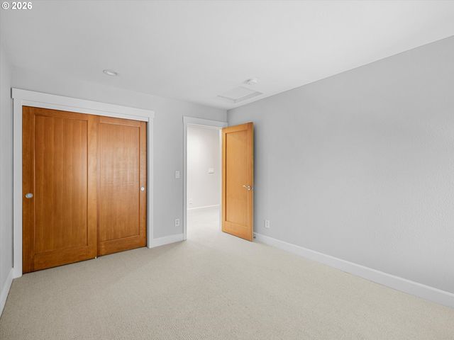 4528 LOWER Dr, Lake Oswego, OR 97035
