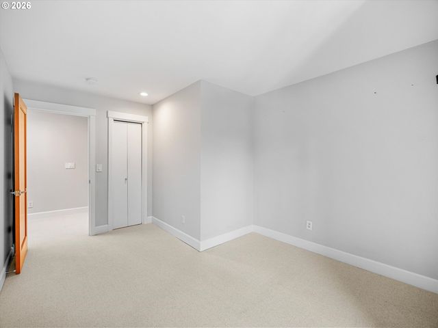 4528 LOWER Dr, Lake Oswego, OR 97035