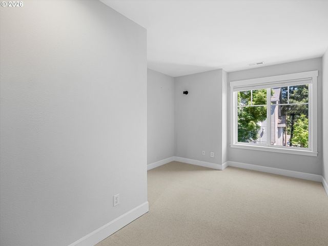 4528 LOWER Dr, Lake Oswego, OR 97035