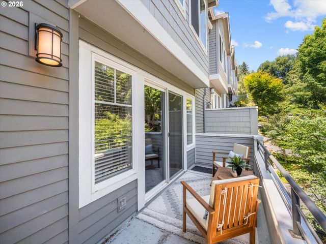 4528 LOWER Dr, Lake Oswego, OR 97035