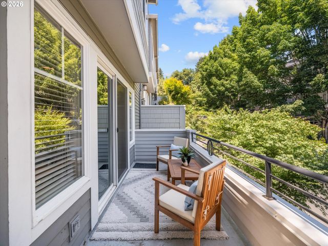 4528 LOWER Dr, Lake Oswego, OR 97035