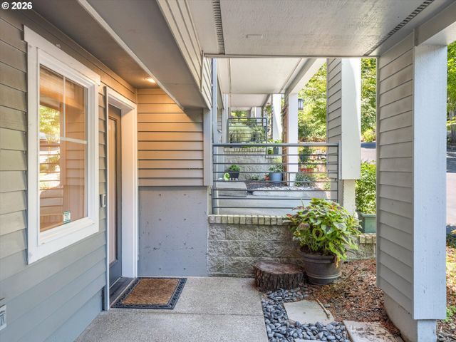 4528 LOWER Dr, Lake Oswego, OR 97035