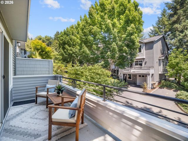 4528 LOWER Dr, Lake Oswego, OR 97035